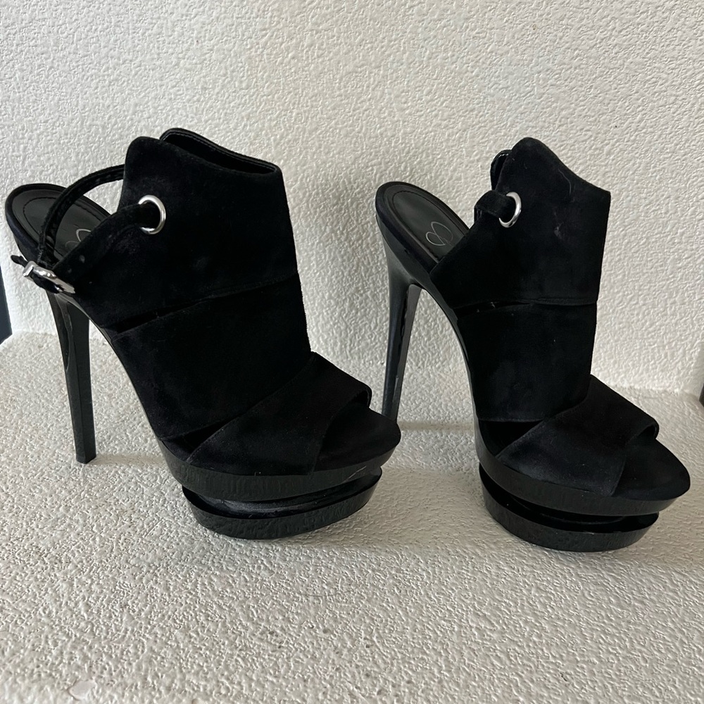 Jessica Simpson black beauties!